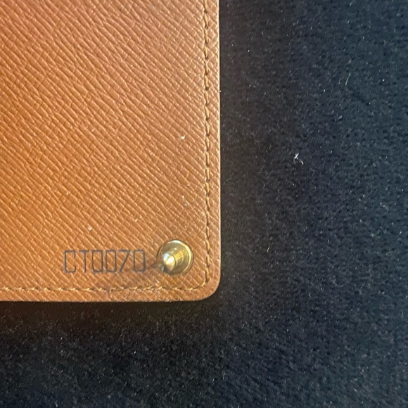 Authentic Louis Vuitton holder - Picture 7 of 9